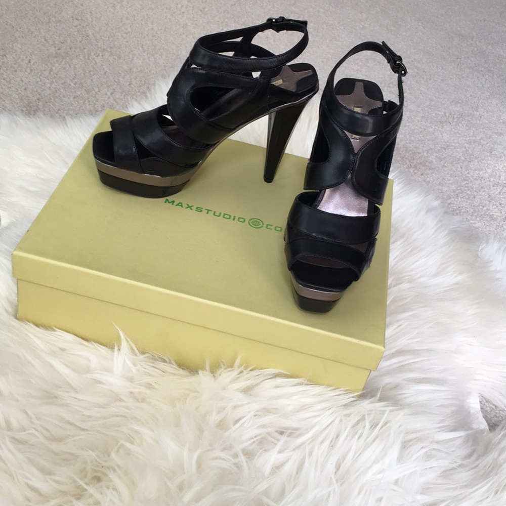 NIB MaxStudio Strappy Leather Platform Heel Sandal
